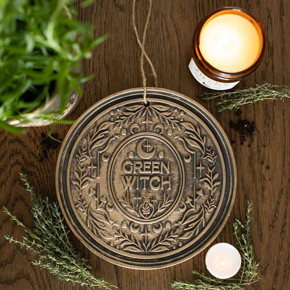 Something Different - Green Witch Bronze Effect Terracotta Hanging Plaque Muurdecoratie - Bronskleurig
